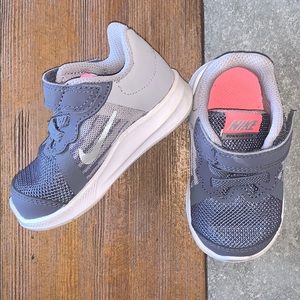 Nike | Grey Pink Sneakers